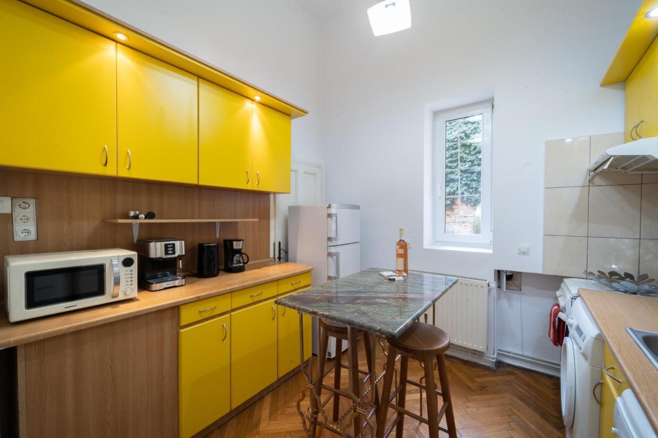 Вилла 5* Noble House In Historic Center Клуж-Напока Экстерьер фото
