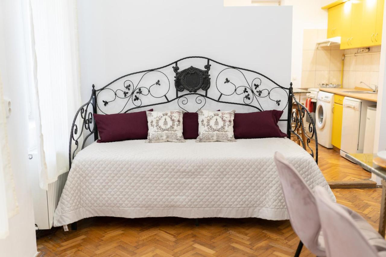 Вилла 5* Noble House In Historic Center Клуж-Напока Экстерьер фото