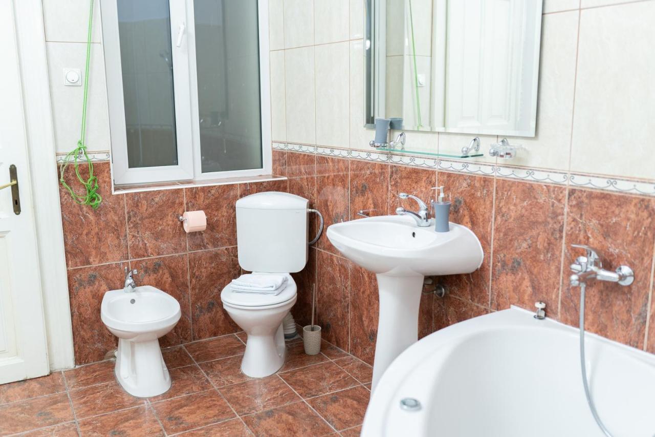 Вилла 5* Noble House In Historic Center Клуж-Напока Экстерьер фото